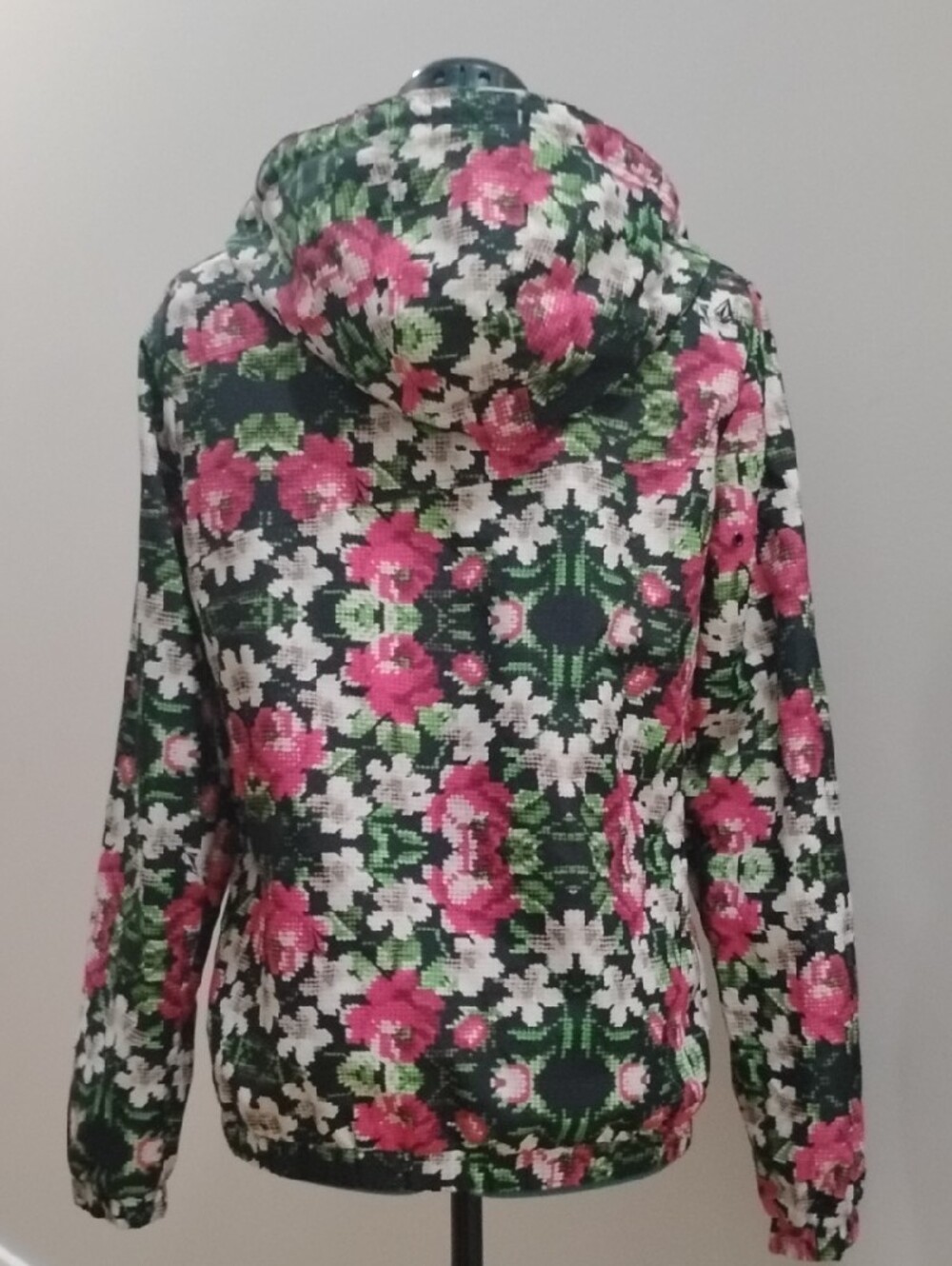 Volcom Enemy Lines Floral Digi Camo Windbreaker - Picture 8 of 10